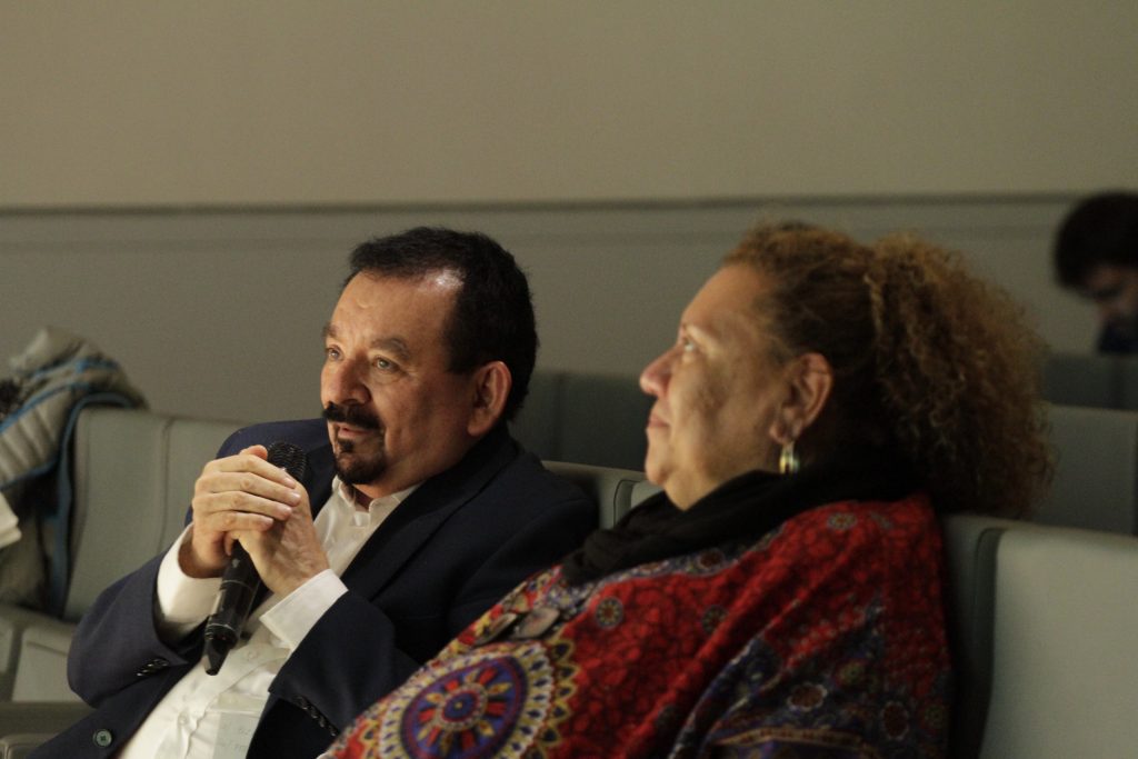 Eduardo Espinoza y Margarita Posada participando en el turno de preguntas