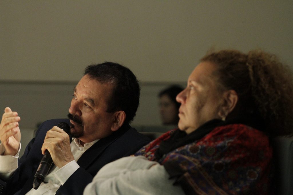 Eduardo Espinoza y Margarita Posada participando en el turno de preguntas