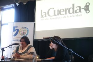 Maria Dolores Marroquín en su presentación sobre la situación de la violencia contr las mujeres en Guatemala y su reflejo en los medios de comunicación. (Foto: Ecuador Etxea)