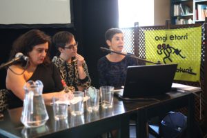 Mesa redonda: el tratamiento de la violencia contra las mujeres en los medios de comunicación (Foto: Ecuador Etxea)