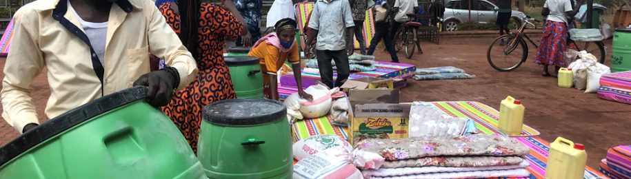 Entrega de kits de emergencia a 50 familias de Kamonyi, Ruanda Image